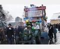 Archivbild: mmj
Das letzte Mal war die "Altweibermühl" 2012 in Schönsee unterwegs. Heuer wäre das Spektakel wieder fällig, aber die Pandemie-Situation verschiebt die Gaudi in die nächste närrische Zeit.