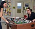 Bild: Stephan Huber
Hier kickern sie miteinander im Kümmersbrucker Jugendtreff "Cube": Helena Schubert (rechts) gibt ihren Posten als gemeindliche Jugendpflegerin auf, Sina Bender-Özvaci wird zum 1. März ihre Nachfolgerin.