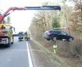 Bild: Hirsch
Bei einem Unfall zwischen Bubach und Pistlwies wurde eine 31-Jährige verletzt. Mit einem Autokran musste das Unfallfahrzeug aus dem Wald gehoben werden.