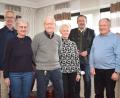 Bild: bnr
Im Kreise seiner Familie feierte Konrad Maier (Dritter von links) seinen 85. Geburtstag. Zu den ersten Gratulanten gehörten (von links) Sohn Peter, die Schwestern Sieglinde und Hella, Bürgermeister Frank Zeitler und Schwager Werner.