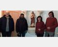 Bild: soj
Kirchenpfleger Stefan Kausler (von links), Pfarrer Thomas Samuel sowie Elisabeth und Gerhard Schinner vor der restaurierten Statue des "Heiligen Herz Jesu".
