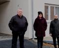 Bild: le
Der Aufsichtsrat der Baugenossenschaft „Eigenheim" ist komplett (von links): Jochen Zuber, Peter Girke, Vorstandsvorsitzende Marika Mauerer, AR-Vorsitzender Thomas Stetter und Berater Fred Lehner.
