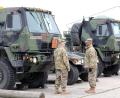 Symbolbild: Bernd Wüstneck/dpa
Bei der Nato-Großübung "Saber Strike 2022" werden Hunderte US-Militärfahrzeuge durch Tschechien rollen.