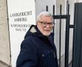Bild: upl
Wolfgang Houschka vor dem Landgericht in Amberg.