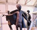 Bild: Uber und Diem/exb
Was hier noch als Modell im Atelier von Hanna Regina Uber in Aschach steht, krönt bald als Bronzeskulptur den Abschluss der Dorferneuerung in Hohenkemnath.
