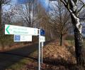 Bild: pz
Mit der Zahl 13 und der Europaflagge markiert ist der "Iron Curtain Trail" (Eiserner-Vorhang-Radweg), hier bei Egerteich. Die Strecke entlang der Grenze zur Silberhütte soll nun deutlich optimiert werden; den Beschluss fasste jetzt der Stadtrat.