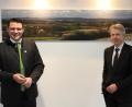 Bild: Hans Prechtl/exb 
Professor Dr. Clemens Bulitta (rechts) stellte sich als neuer Präsident der OTH Amberg-Weiden bei Landrat Thomas Ebeling vor.