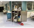 Bild: Marc Bigalke/exb
Der für den nächtlichen Einsatz zur Versorgung von zwei schwerkranken Vergiftungsopfern aus Weiden ausgeräumte ABC-Wagen des Amberger Klinikums.