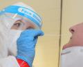Bild: fks
Tests werden bevorzugt mit einem tiefen Nasenabstrich genommen. Dann sind sie besonders aussagekräftig.
