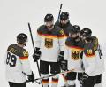 Bild: Peter Kneffel
Völlig frustriert schon während der Partie: Die deutschen Spieler (von links) David Wolf, Tom Kühnhackl, Nicolas Krammer, Dominik Bitter und Konrad Abeltshauser.
