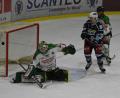 Archivbild: gb
Die Blue Devils empfangen am Freitag den Höchstadter EC und treten am Sonntag beim EC Peiting an. Das Bild zeigt eine Szene aus dem ersten Heimspiel gegen Höchstadt, das die Weidener im Oktober 2021 mit 7:4 gewannen.