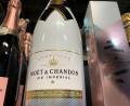 Bild: Gabi Schönberger
Flasche und Gläser waren blickdicht, zumindest optisch konnten die Gäste nicht vorgewarnt sein: Sie hatten mit "Moet et Chandon Ice" anstoßen wollen. Nur war in der Flasche kein Champagner, sondern Ecstasy.