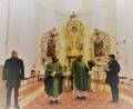 Bild: gz
Die Mesnerin Roswitha Fürtsch erhielt von Pfarrer Erwin Bauer im Beisein von Pfarrvikar Bazir und Kirchenrat Anton Hochwart zum Abschied ein Hinterglasbild und Blumen.