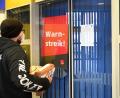 Bild: Gabi Schönberger
Postkunden können derzeit keine Pakte aufgeben und abholen. Die Postbankfiliale in Weiden streikt.