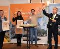 Bild: ubb
Mit einem „Helau“ machen Stadtmarketing-Vorsitzender Max Schön, Touristinfo-Leiterin Stefanie Süß, Jugendbeauftragter Sebastian Wiedemann und Bürgermeister Franz Stahl (von links) Werbung für die Faschingskrapfen-Aktion am Freitag, 25. Februar.