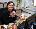 Bild: Stephan Huber
Dienst-Frühstück vor dem Computer-Bildschirm im Büro? Natürlich hat Ariane Volkmann vom Team des Amberger BBV auch mitgemacht beim ersten digitalen Landfrauen-Frühstück.