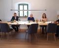Bild: Albert Sollfrank/KAB
Christian Doleschal, Vorsitzender der CSU-Rentenkommission, tauschte sich mit KAB-Diözesansekretär Markus Nickl sowie den KAB-Vertretern Ludwig König, Christine Sollfrank und Alfons Ernstberger (von links) aus.