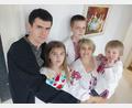 Bild: Iuliia Kumanska/exb
Iuliia Kumanska (Zweite von rechts) mit ihrem Mann und den drei Kindern: Die Familie lebt seit knapp zwei Jahren in Weiden.