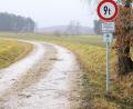 Bild: do
Vermeintlich ins Niemandsland führt dieser Gemeindeverbindungsweg bei Höflas. Doch einmal zum Radweg ausgebaut, schafft er Verbindungen zwischen Oberpfälzern und Oberfranken