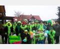 Bild: gz
Die Marktweiber mit ihren neongrünen Federboas sind seit 15 Jahren immer zur Faschingszeit unterwegs.