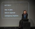 Bild: Wolfgang Steinbacher
Als "Netboy" gibt sich jemand aus, der Marie (Julia Borgmeier) übel mitspielen wird: Im gleichnamigen Stück, das das Theater Poetenpack Potsdam im Stadttheater aufführte, ging es um Cybermobbing.