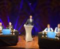 Bild: fla
"Wer weiß denn sowas?" mit Moderator Alexander Zwack (Mitte) und Team "Laberer" mit Tobias Plödt und Birgit Stengel (von links) und Team "Blau" mit Bernhard Hartinger und Monika Zintl (von rechts).