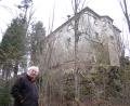 Bild: pz
Friedrich Söllner unterhalb von Schloss Hardeck am Fuße des mächtigen Felssockels. Darauf wurde einst die Burg errichtet.