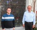 Bild: njn
Der Breitbandpate der Stadt Erbendorf, Hubert Wojtenek (rechts) mit dem Ansprechpartner für Glasfaseranschlüsse Kundenbetreuer Andreas Weigelt (links).