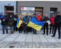 Bild: Günther Amann/SPD Hirschau
Gegen den völkerrechtswidrigen Krieg und für die Solidarität mit der ukrainischen Bevölkerung, dafür demonstrierte mit Unterstützung von SPD-Kreisvorsitzenden Uwe Bergmann und MdL a.D. Reinhold Strobl die Hirschauer SPD vor ihrem Bürgerbüro am Marktplatz.