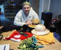 Bild: bl
Ganz ausfallen lässt der Prinz von 1992/93 den Fasching heuer trotz Corona nicht. Am Freitag hat er schon mal sein Arsenal an Kostümen durchgesehen und ein Beduinen-Kostüm übergestreift