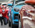 Bild: Jan Woitas/dpa-Zentralbild/dpa
Die Autoindustrie leidet besonders stark am Materialmangel in Folge von Lieferengpässen.