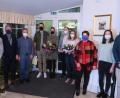 Bild: Kunz
Weidener Einzelhändler gratulieren den Gewinnern bei den 20. Weidener Hochzeitswochen.