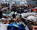 Bild: Alejandro Martínez Vélez/EUROPA PRESS/dpa
Menschen ruhen sich in einem Einkaufszentrum in Mylny aus, das für die vorübergehende Aufnahme von Flüchtlingen aus der Ukraine bestimmt ist.