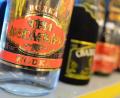 Bild: Marc Tirl/dpa-Zentralbild/dpa
ARCHIV - Wodka und Krimsekt in einem russischen Supermarkt in Berlin.