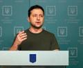 Bild: Uncredited/Ukrainian Presidential Press Office/dpa
„Wir wenden uns an die EU zur unverzüglichen Aufnahme der Ukraine nach einer neuen speziellen Prozedur“, appelliert Ukraines Präsident Wolodymyr Selenskyj in Richtung Brüssel.