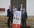 Bild: Kathrin Schmidt, Sparkasse Amberg-Sulzbach/exb
Die Kooperation besiegeln (von links) Sparkassen-Vorstandsvorsitzender Thomas Pickel, Museumsleiter Johannes Hartmann, Sparkassen-Vorstandsmitglied Alexander Düssil und Bürgermeister Michael Göth.