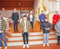 Bild: fvo
Insgesamt sechs Ministranten werden in der Pfarrkirche St. Sebastian von Pfarrer Norbert Götz verabschiedet: Julia Lukas (hinten, Zweite von links), Christian Winter (hinten, Zweiter von rechts) sowie (vorne, von links) Anton Neuber, Lukas Grünauer und Jonas Götz.