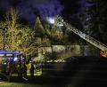 Bild: Hösamer
In einem Wohnhaus in Diendorf brach in der Nacht zum Montag ein Feuer aus. Ein Großaufgebot an Feuerwehrleuten rückte an.