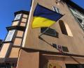 Bild: Martin Stolař/exb
Mit ukrainischen Fahnen (wie hier am Stöckl bekunden die Menschen in Waldsassens Nachbarstadt Cheb/Eger ihre Solidarität.