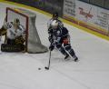 Bild: gb
Chad Bassen (blaues Trikot) glänzte beim 6:3-Sieg der Blue Devils gegen den EV Füssen als dreifacher Torschütze.