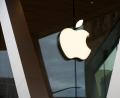 Bild: Kathy Willens/AP/dpa
Ein Apple-Logo an der Fassade eines Apple Stores in Brooklyn.