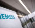 Bild: Daniel Karmann/dpa
Das Schriftzug-Logo des deutschen Industriekonzerns Siemens.