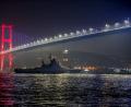 Bild: Emrah Gurel/AP/dpa
Ein Patrouillenboot der russischen Marine durchquert den Bosporus auf dem Weg zur russischen Flotte im Schwarzen Meer.