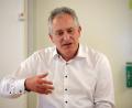 Bild: Wolfgang Steinbacher
Jürgen Kerner, der Hauptkassierer der IG Metall, ist eigentlich in ganz friedlicher Absicht nach Amberg gekommen. Plötzlich muss er erklären, wie die Gewerkschaft mit dem Krieg in der Ukraine umgeht.