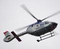 Bild: Robert Michael/dpa-Zentralbild/ZB/Symbolbild
Ein Polizeihubschrauber fliegt bei einem Sucheinsatz über eine Stadt.