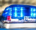 Bild: David Inderlied/dpa/Symbolbild
Ein Blaulicht leuchtet auf dem Dach eines Polizeiwagens.