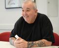 Bild: Marina Gube
Phil Taylor war beim Interview mit Oberpfalz-Medien in bester Plauderlaune. Der Darts-Rekordweltmeister tritt am Wochenende dreimal bei "Shortys Darts-Event" im Evangelischen Vereinshaus in Weiden auf.