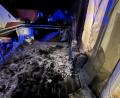 Bild: Hubert Blödt/Feuerwehr/exb
Die Flammen auf dem Balkon eines Mehrfamilienhauses in Kümmersbruck waren schon aus der Ferne zu sehen, die Feuerwehr konnte den Brand jedoch schnell löschen.