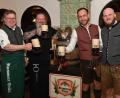 Bild: gf
Auf eine genussvolle Starkbierzeit stießen (von links) Oberbürgermeister Michael Cerny, Küchenchef Hans-Jürgen Blank, Braumeister Franz Kummert und Service-Leiter Bastian Prechtl an.