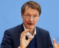 Bild: Wolfgang Kumm/dpa
Karl Lauterbach sieht keine flächendeckende Entspannung des Corona-Infektionsgeschehens in Deutschland.